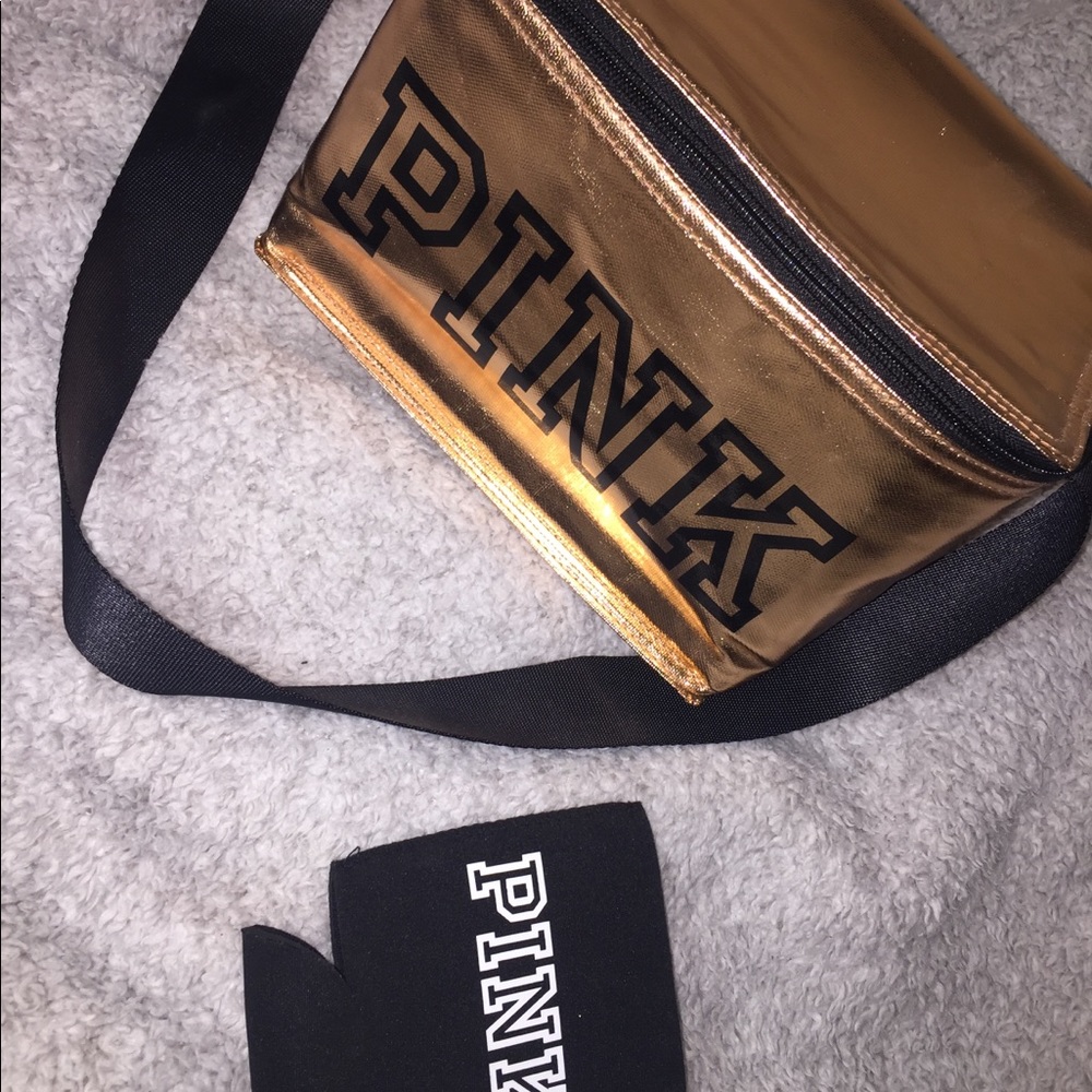 The makeup bag and bottle holder